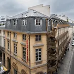 Stylish 1bd Duplex - Stunning Views Near Louvre