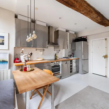 Stylish 1bd Duplex - Stunning Views Near Louvre Parijs