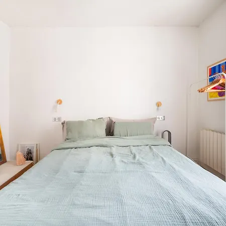 Stylish 1bd Duplex - Stunning Views Near Louvre Parijs
