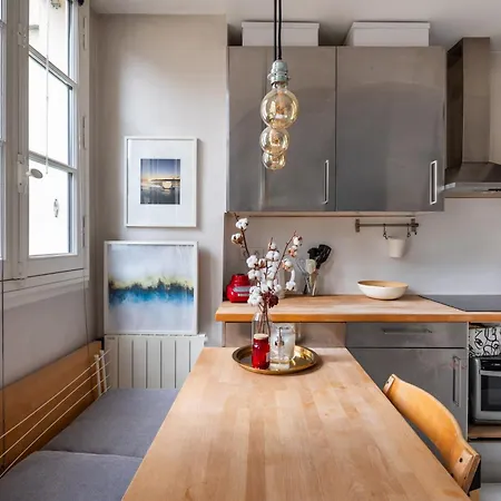 Stylish 1bd Duplex - Stunning Views Near Louvre *