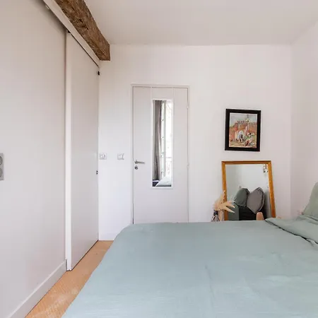 Stylish 1bd Duplex - Stunning Views Near Louvre Parijs