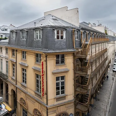 Appartement Stylish 1bd Duplex - Stunning Views Near Louvre Parijs