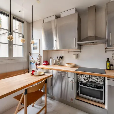 Stylish 1bd Duplex - Stunning Views Near Louvre Appartement Parijs
