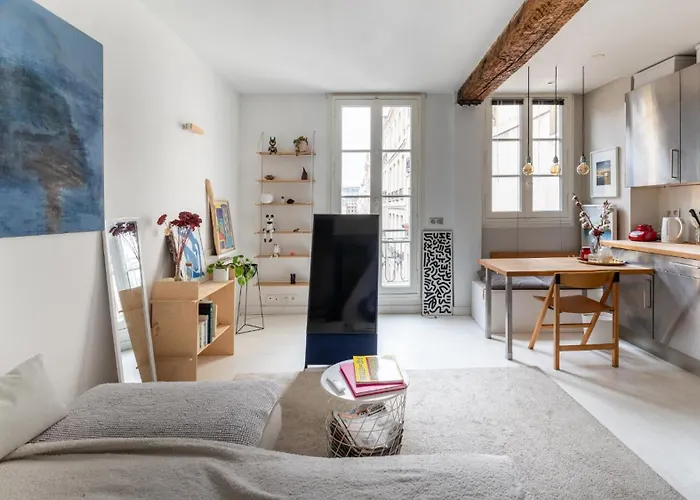 Stylish 1bd Duplex - Stunning Views Near Louvre Parigi