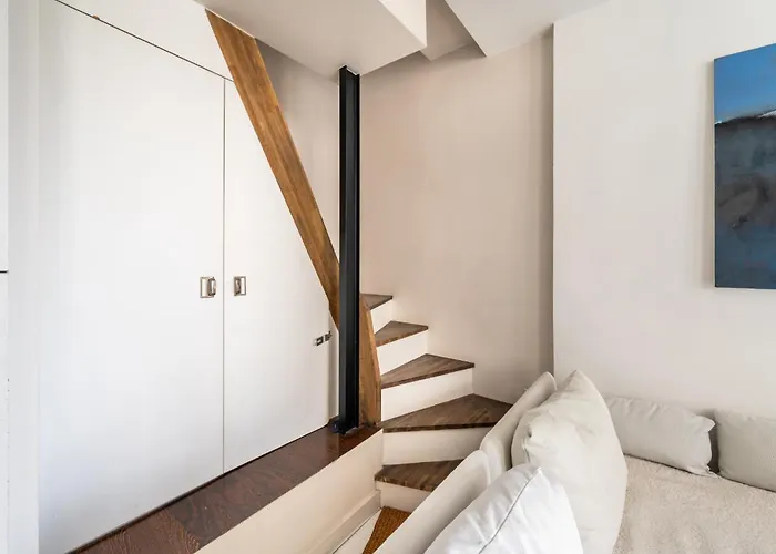Stylish 1bd Duplex - Stunning Views Near Louvre Parigi