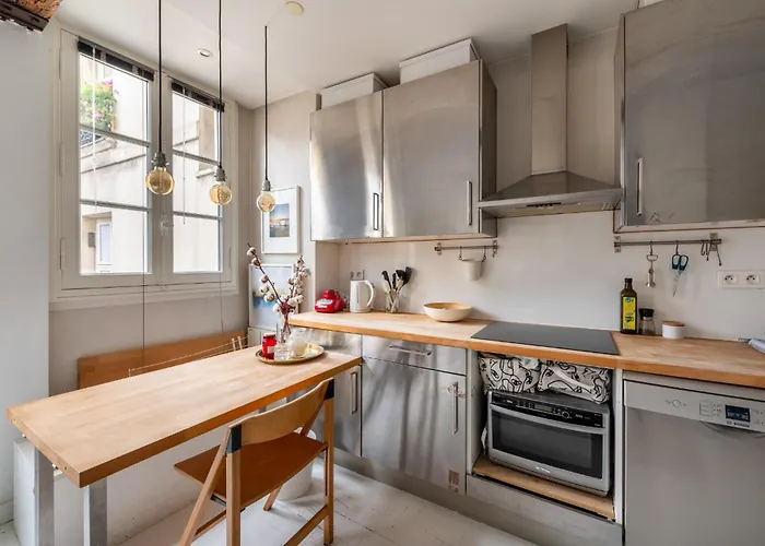 Stylish 1bd Duplex - Stunning Views Near Louvre *