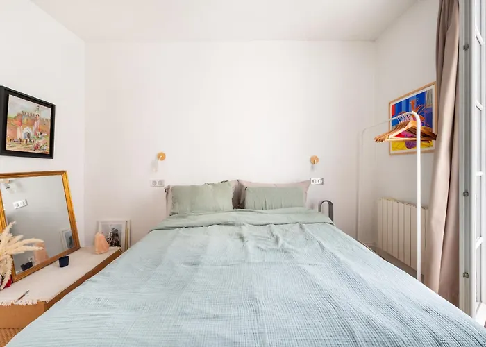 Stylish 1bd Duplex - Stunning Views Near Louvre *