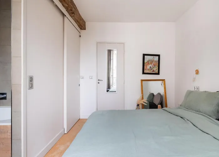 Stylish 1bd Duplex - Stunning Views Near Louvre *