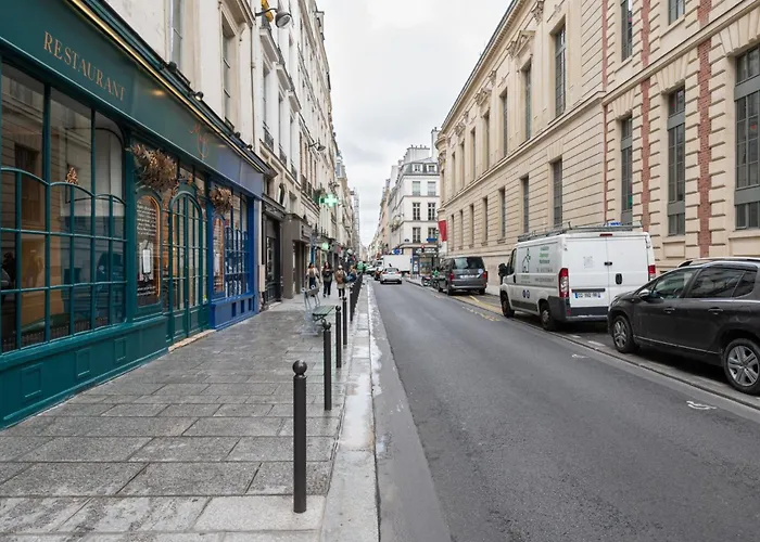 Stylish 1bd Duplex - Stunning Views Near Louvre Parigi