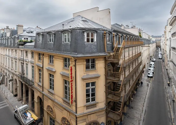 Stylish 1bd Duplex - Stunning Views Near Louvre